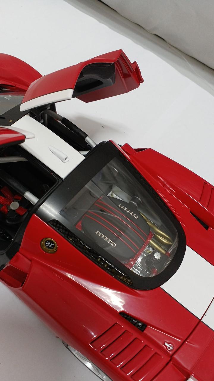 Chargez l'image dans la visionneuse de la galerie, MATTEL Hot Wheels 1:18 Ferrari FXX Scale Model Car– Used