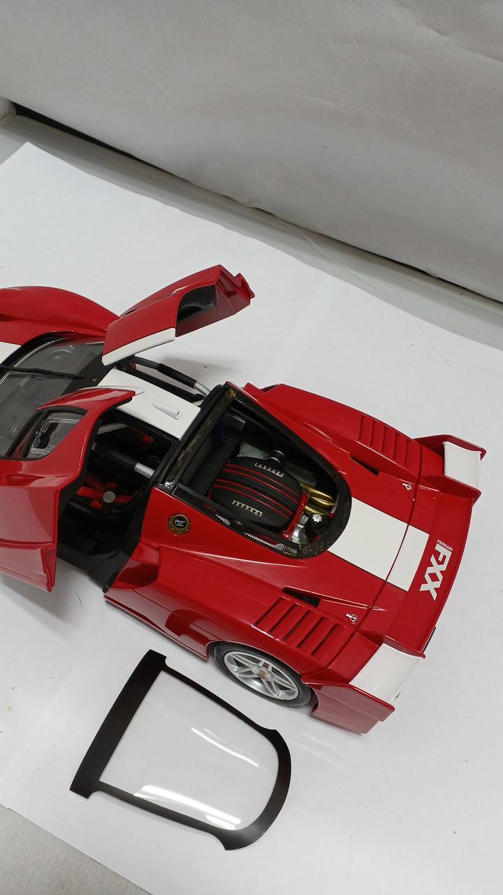 Chargez l'image dans la visionneuse de la galerie, MATTEL Hot Wheels 1:18 Ferrari FXX Scale Model Car– Used