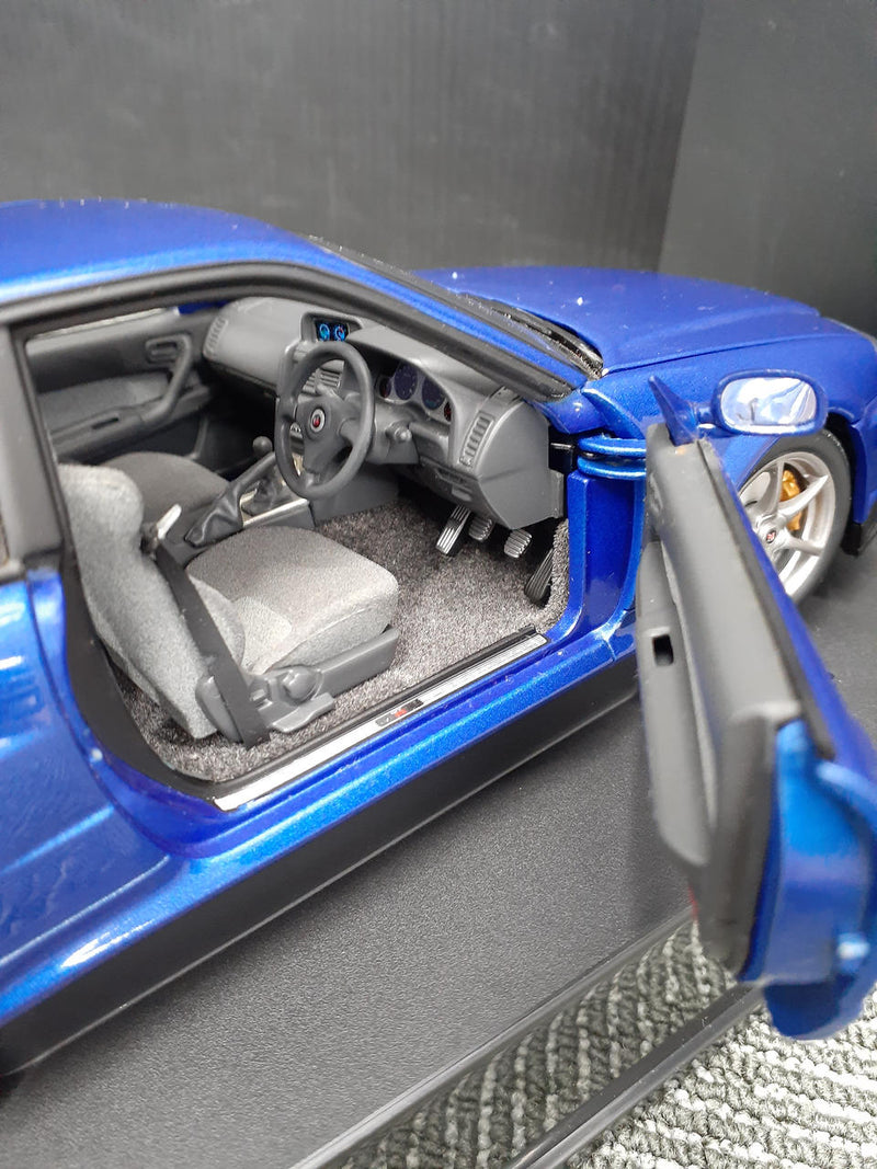 Load image into Gallery viewer, AUTOART NISSAN SKYLINE 1/18 Scale Model Car– Used
