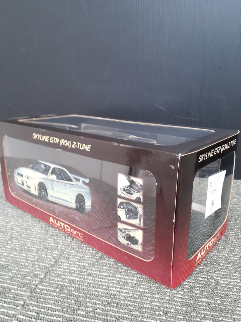 Load image into Gallery viewer, AUTOART NISSAN SKYLINE R34 1/18 Scale Model Car– Used