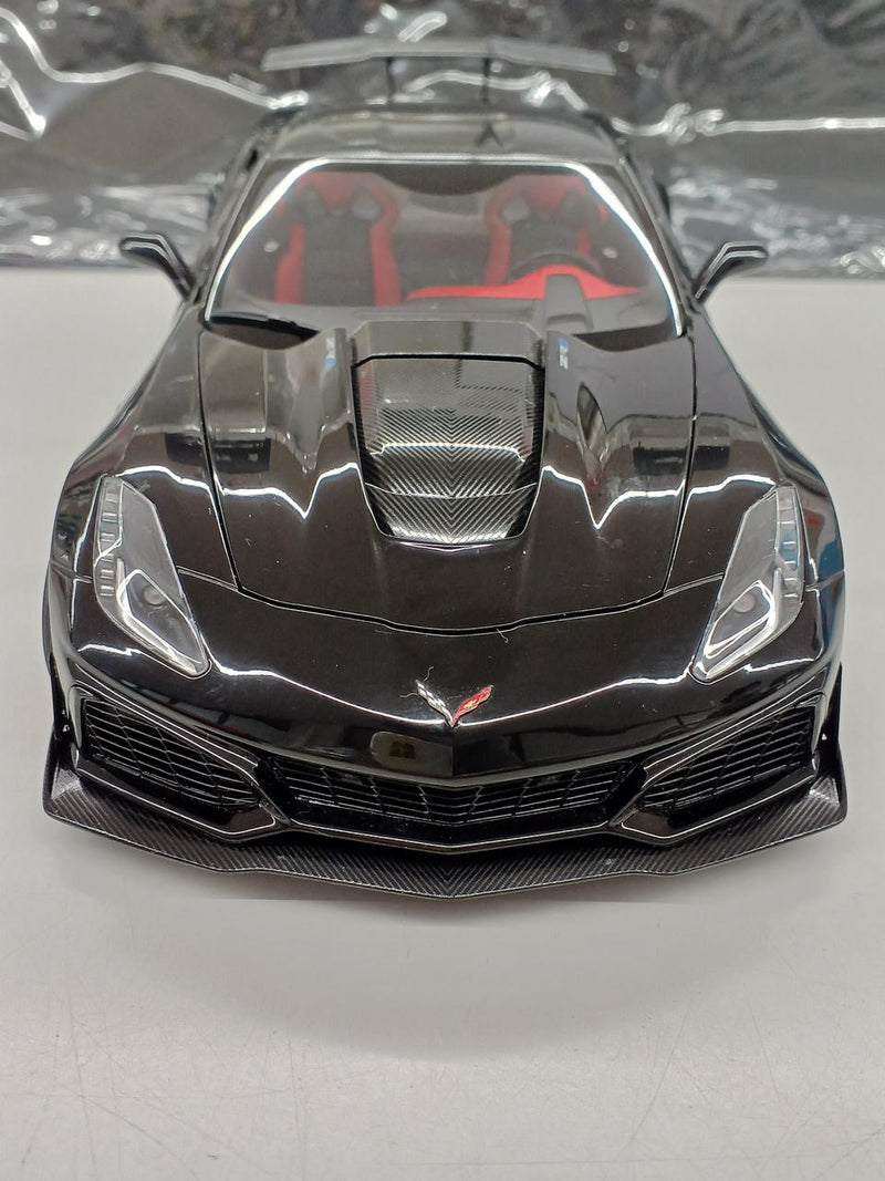 Cargue la imagen en el visor de la galería, AUTOart Chevrolet Corvette C7 ZR1 1/18 Composite Diecast Model– Used