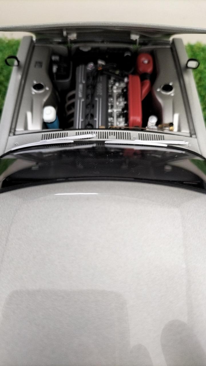 Load image into Gallery viewer, AUTOart Nissan Skyline 2000GT-R 1/18 Scale Model Car– Used
