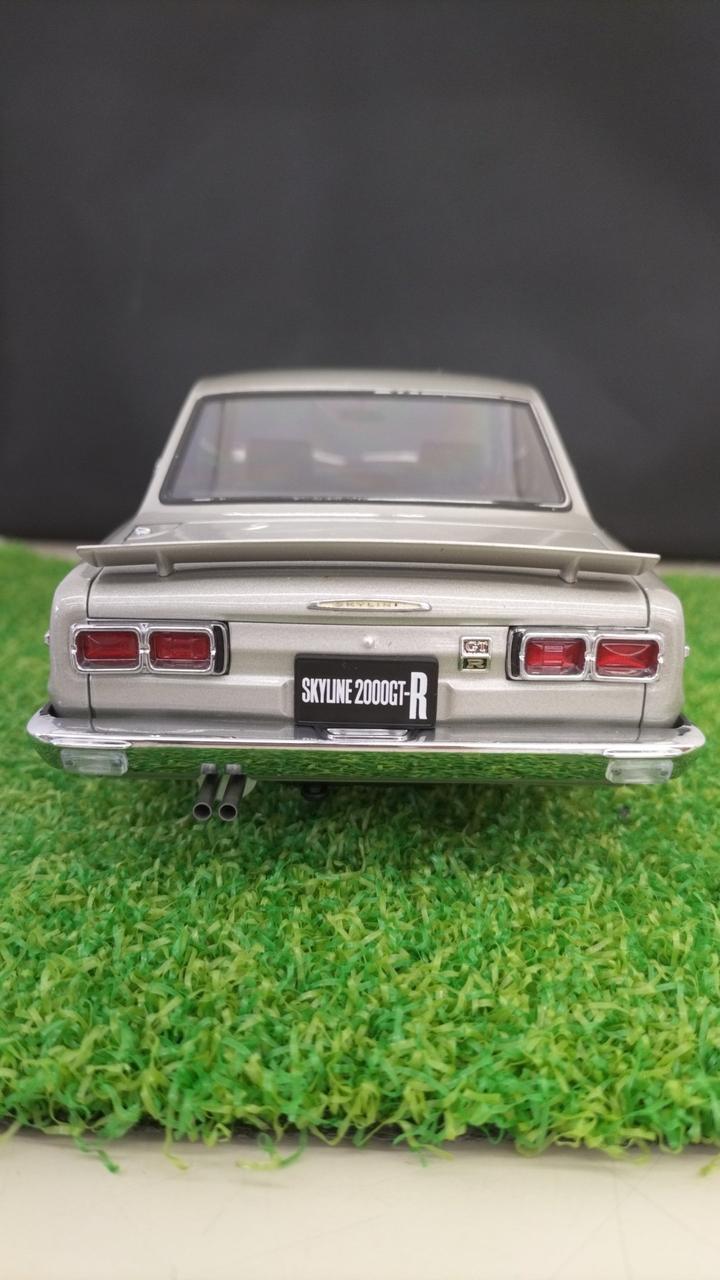 Load image into Gallery viewer, AUTOart Nissan Skyline 2000GT-R 1/18 Scale Model Car– Used