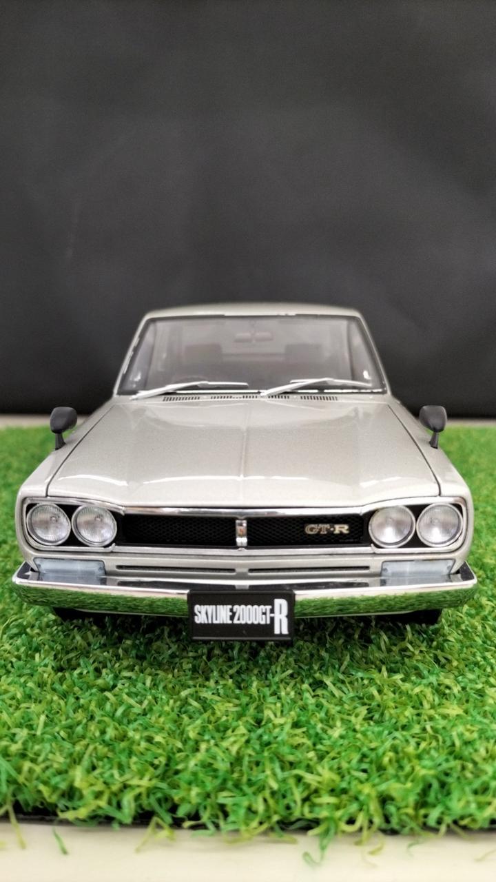 Load image into Gallery viewer, AUTOart Nissan Skyline 2000GT-R 1/18 Scale Model Car– Used