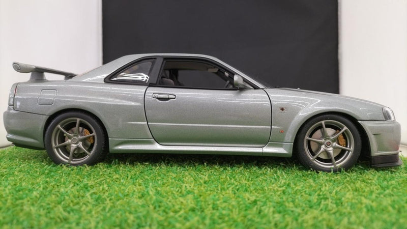 Load image into Gallery viewer, AUTOart NISSAN SKYLINE 1/18 Scale Model Car– Used
