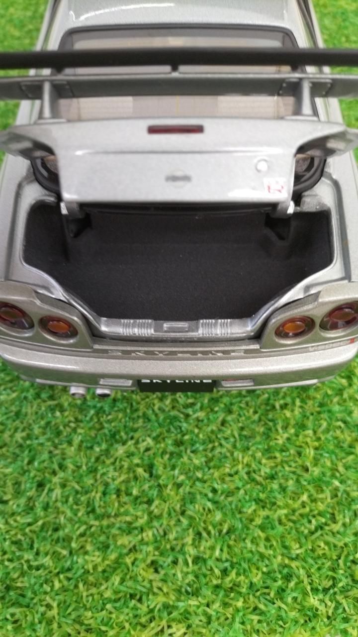 Load image into Gallery viewer, AUTOart NISSAN SKYLINE 1/18 Scale Model Car– Used