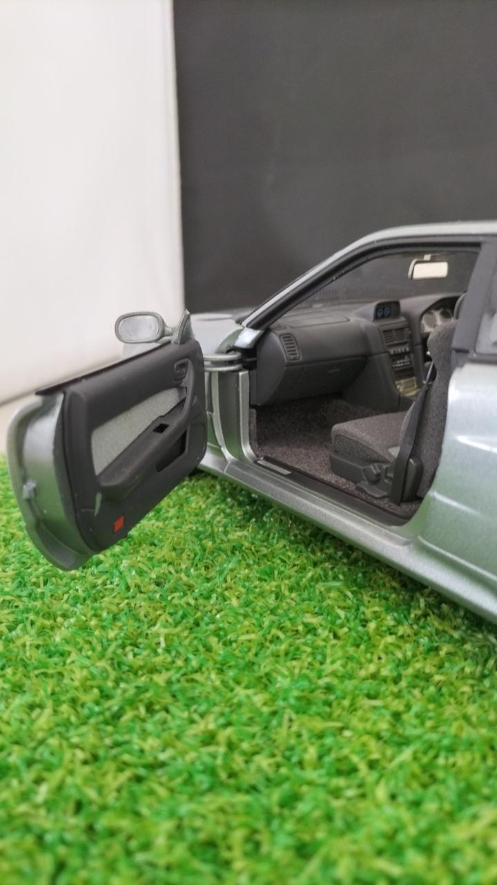 Load image into Gallery viewer, AUTOart NISSAN SKYLINE 1/18 Scale Model Car– Used