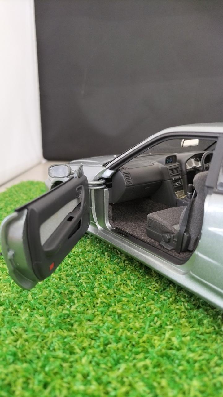 Load image into Gallery viewer, AUTOart NISSAN SKYLINE 1/18 Scale Model Car– Used