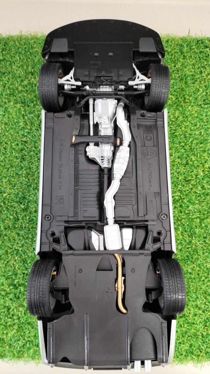Load image into Gallery viewer, AUTOart NISSAN SKYLINE 1/18 Scale Model Car– Used