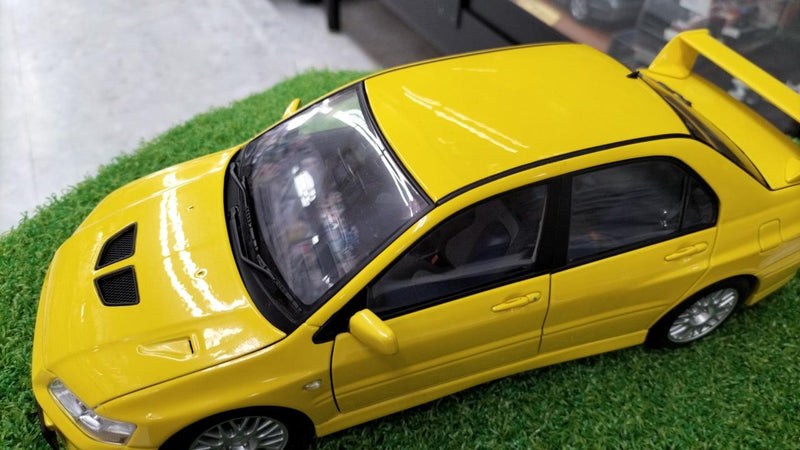Load image into Gallery viewer, AUTOart MITSUBISHI LANCER 1/18 Scale Model Car– Used