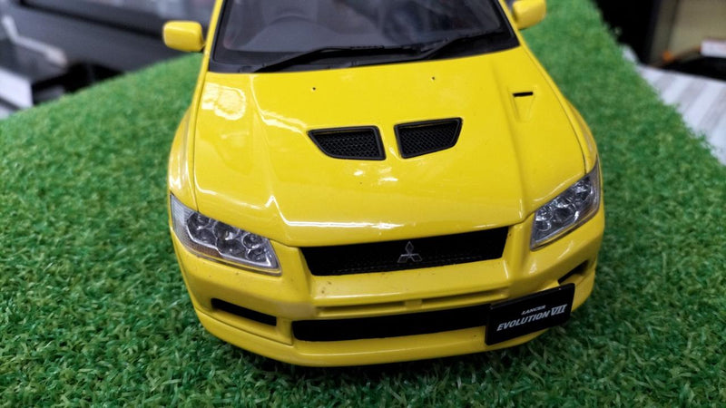 Load image into Gallery viewer, AUTOart MITSUBISHI LANCER 1/18 Scale Model Car– Used