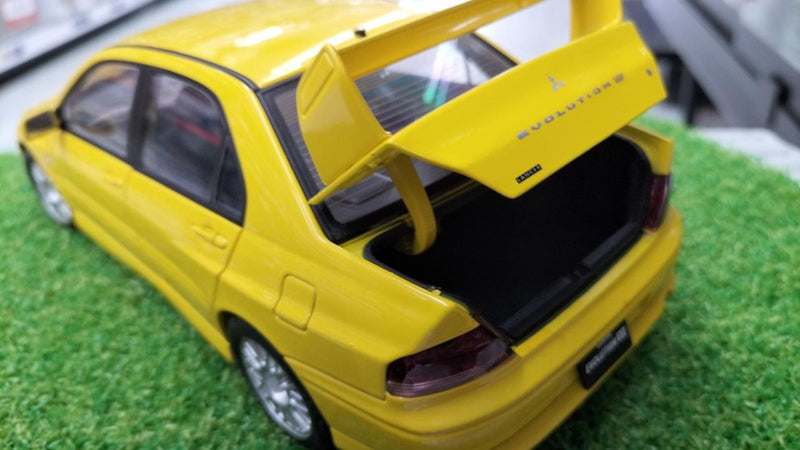 Load image into Gallery viewer, AUTOart MITSUBISHI LANCER 1/18 Scale Model Car– Used