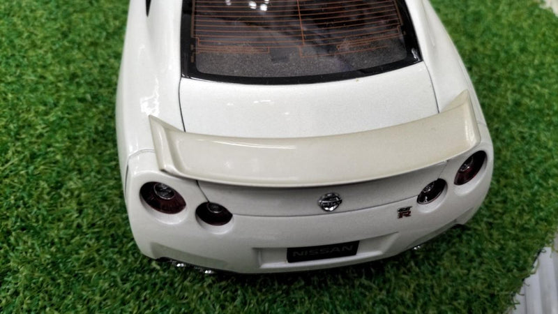 Load image into Gallery viewer, AUTOart Nissan GT-R 1/18 Scale Model Car– Used