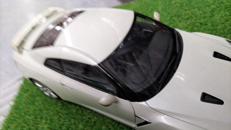 Load image into Gallery viewer, AUTOart Nissan GT-R 1/18 Scale Model Car– Used