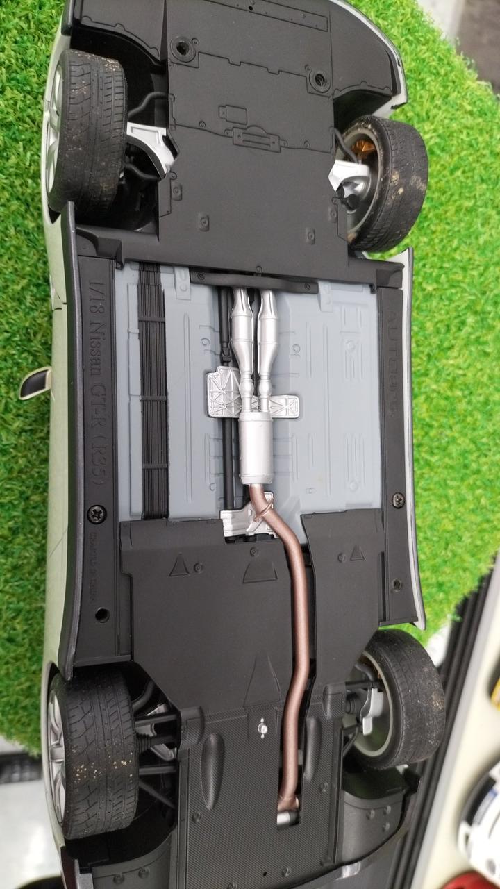 Load image into Gallery viewer, AUTOart Nissan GT-R 1/18 Scale Model Car– Used