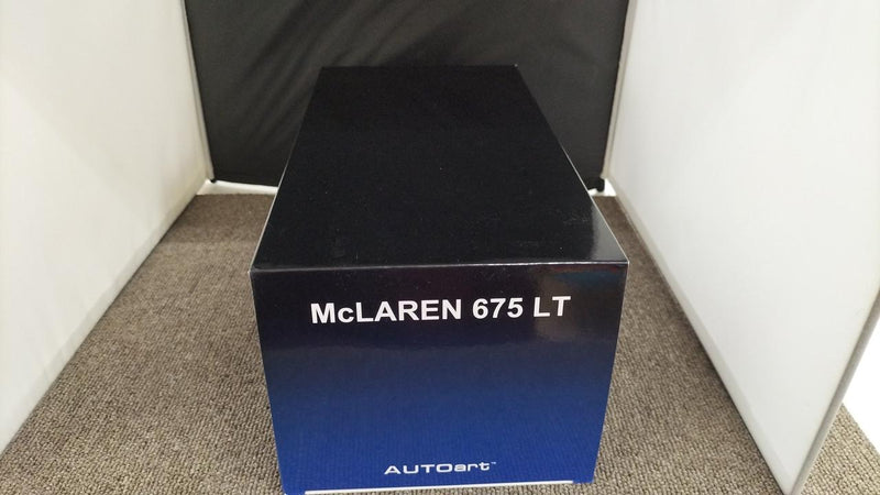 Laden Sie das Bild in Galerie -Viewer, AUTOart 1/18 McLaren 675LT (Gray) Scale Model Car– Used