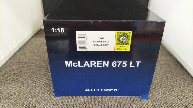 Laden Sie das Bild in Galerie -Viewer, AUTOart 1/18 McLaren 675LT (Gray) Scale Model Car– Used