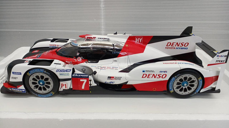 Laden Sie das Bild in Galerie -Viewer, SPARK 1/18 Toyota TS050 Scale Model Car– Used