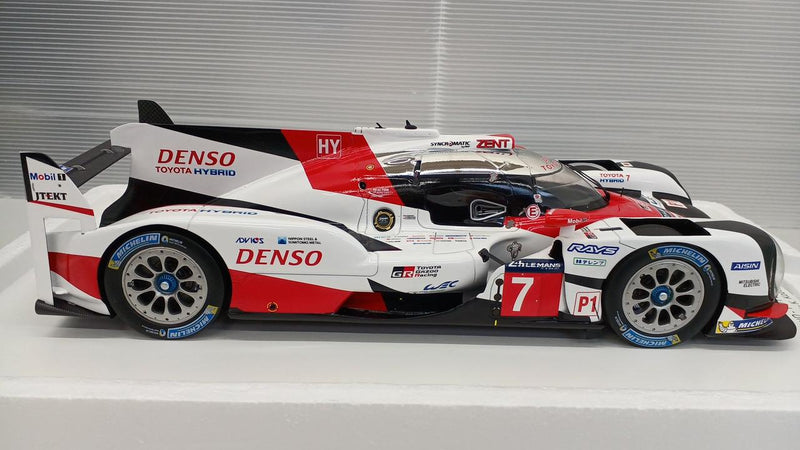 Laden Sie das Bild in Galerie -Viewer, SPARK 1/18 Toyota TS050 Scale Model Car– Used