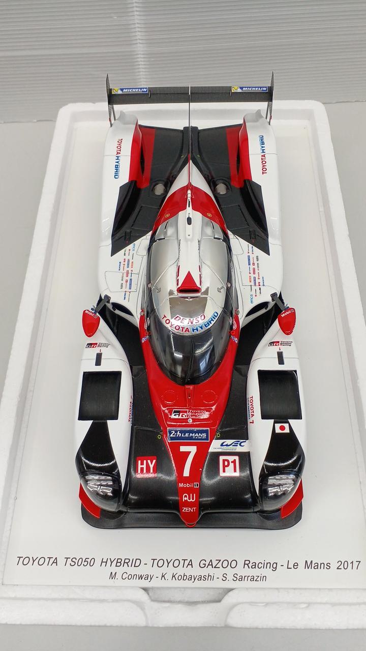 Laden Sie das Bild in Galerie -Viewer, SPARK 1/18 Toyota TS050 Scale Model Car– Used