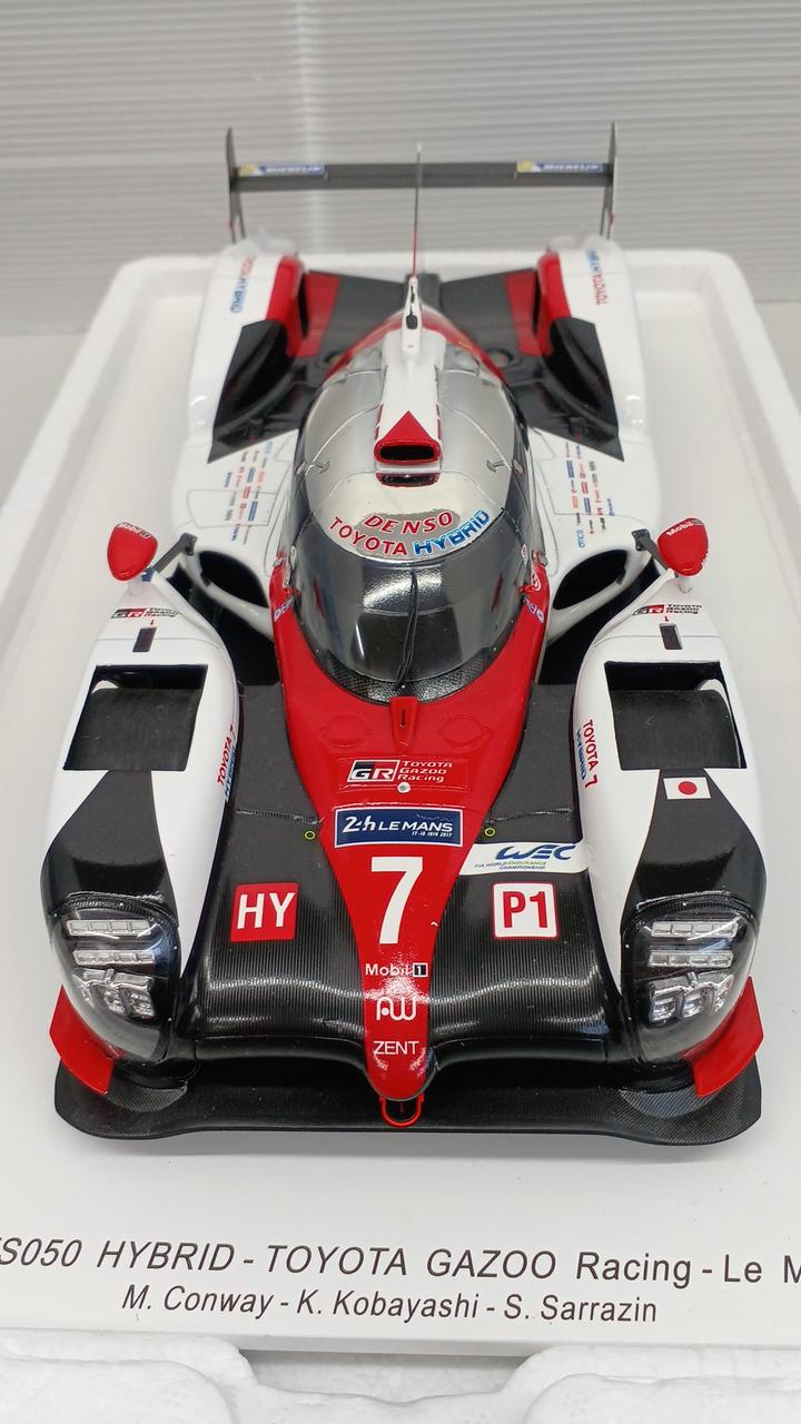 Laden Sie das Bild in Galerie -Viewer, SPARK 1/18 Toyota TS050 Scale Model Car– Used