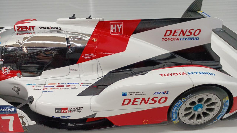 Laden Sie das Bild in Galerie -Viewer, SPARK 1/18 Toyota TS050 Scale Model Car– Used