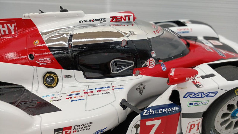 Laden Sie das Bild in Galerie -Viewer, SPARK 1/18 Toyota TS050 Scale Model Car– Used