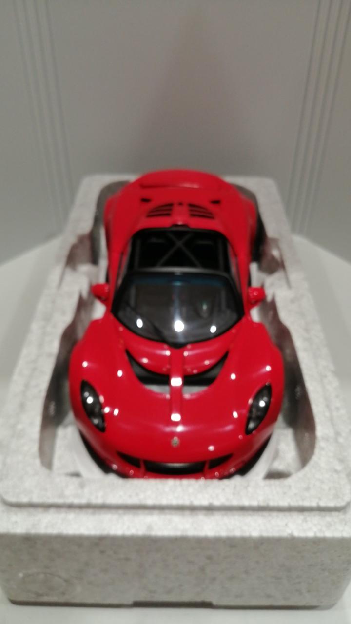 Load image into Gallery viewer, AUTOART Hennessey Venom GT 1/18 Scale Model Car– Used