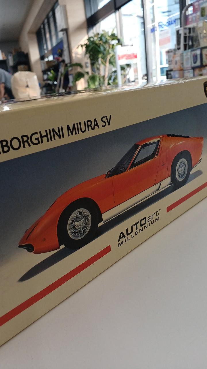 Load image into Gallery viewer, AUTOart LAMBORGHINI MIURA SV 1/18 Scale Model Car– Used