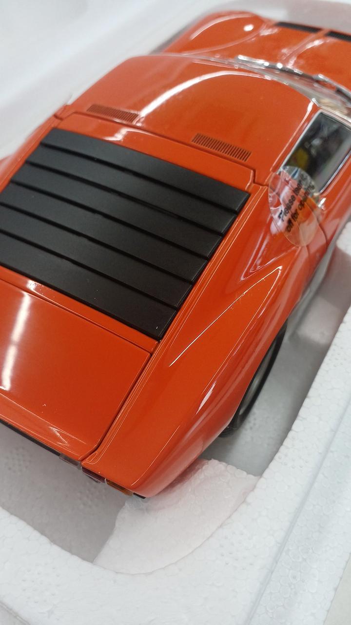 Load image into Gallery viewer, AUTOart LAMBORGHINI MIURA SV 1/18 Scale Model Car– Used