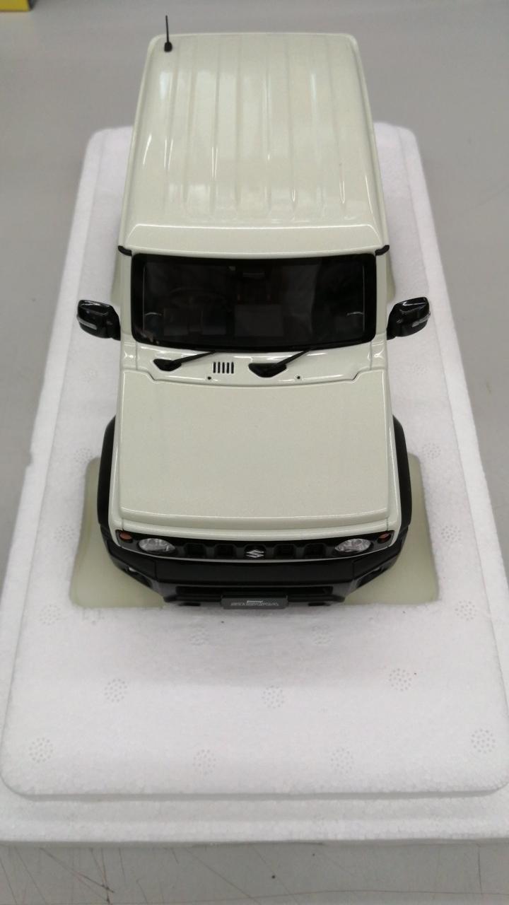 Cargue la imagen en el visor de la galería, AUTOart 1/18 Suzuki Jimny Sierra Diecast Model Car– Used