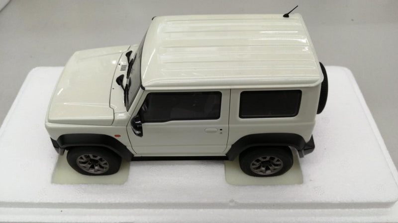Cargue la imagen en el visor de la galería, AUTOart 1/18 Suzuki Jimny Sierra Diecast Model Car– Used