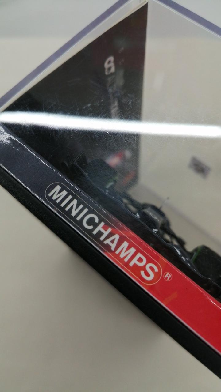 Chargez l'image dans la visionneuse de la galerie, MINICHAMPS SCUDERIA ALPHATAURI HONDA AT02 1/43 Scale Model Car– Used