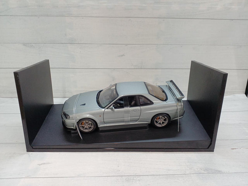 Load image into Gallery viewer, AUTOART NISSAN SKYLINE R34 GTR V-SPEC 1/18 Scale Model Car– Used