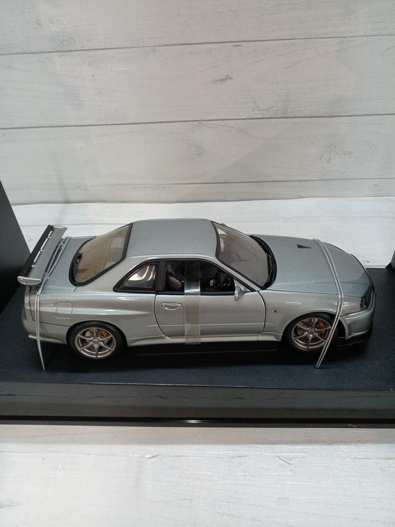 Load image into Gallery viewer, AUTOART NISSAN SKYLINE R34 GTR V-SPEC 1/18 Scale Model Car– Used