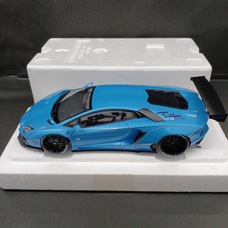 Laden Sie das Bild in Galerie -Viewer, AUTOart 1/18 LB-WORKS LAMBORGHINI VENENO Scale Model Car– Used