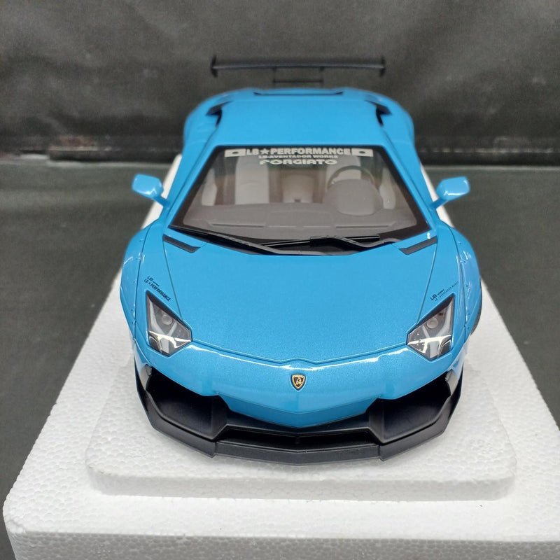 Laden Sie das Bild in Galerie -Viewer, AUTOart 1/18 LB-WORKS LAMBORGHINI VENENO Scale Model Car– Used