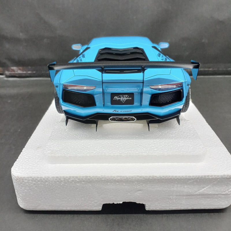 Laden Sie das Bild in Galerie -Viewer, AUTOart 1/18 LB-WORKS LAMBORGHINI VENENO Scale Model Car– Used