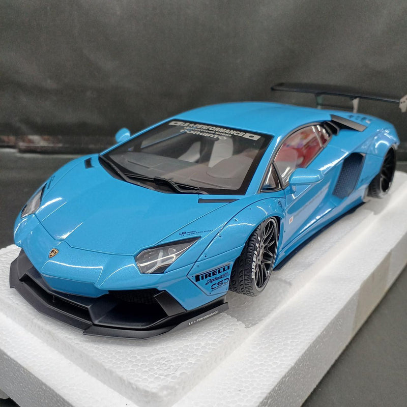 Laden Sie das Bild in Galerie -Viewer, AUTOart 1/18 LB-WORKS LAMBORGHINI VENENO Scale Model Car– Used