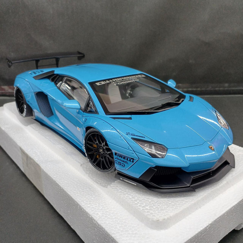 Laden Sie das Bild in Galerie -Viewer, AUTOart 1/18 LB-WORKS LAMBORGHINI VENENO Scale Model Car– Used