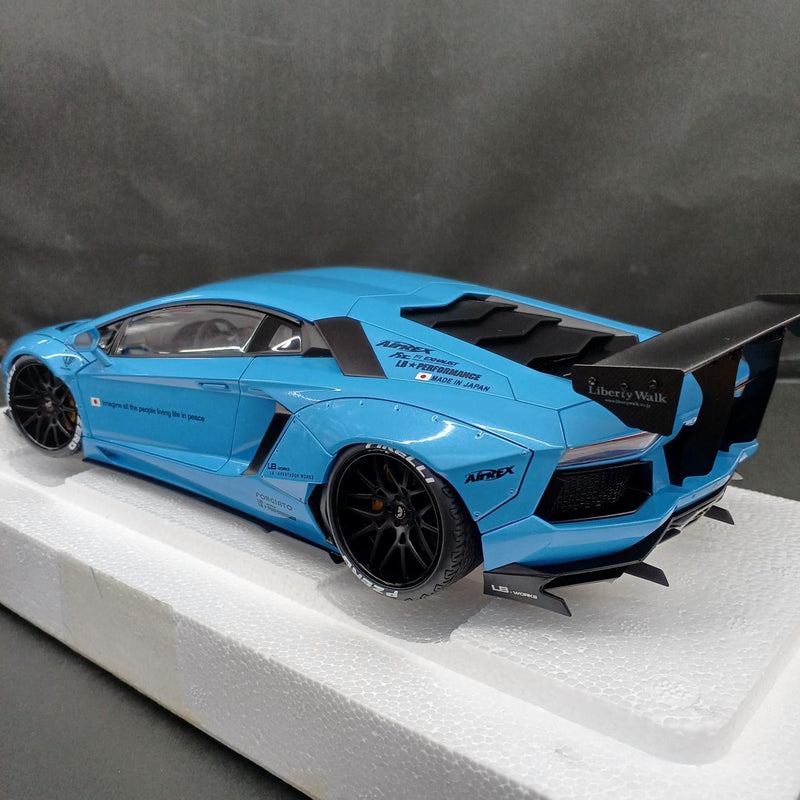 Laden Sie das Bild in Galerie -Viewer, AUTOart 1/18 LB-WORKS LAMBORGHINI VENENO Scale Model Car– Used