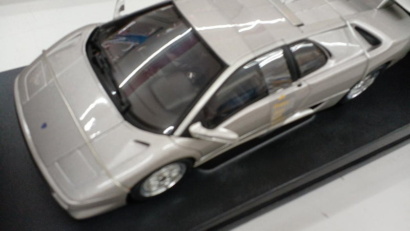 Laden Sie das Bild in Galerie -Viewer, AUTOart 1/18 LAMBORGHINI DIABLO Scale Model Car– Used