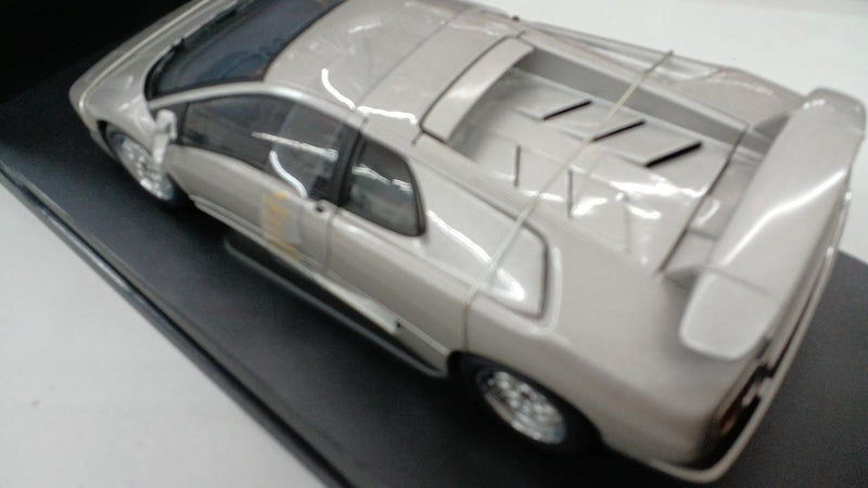 Laden Sie das Bild in Galerie -Viewer, AUTOart 1/18 LAMBORGHINI DIABLO Scale Model Car– Used