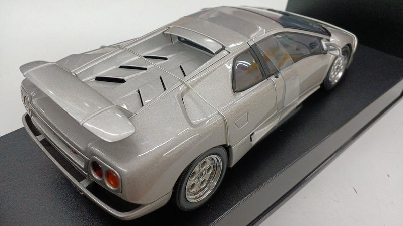 Laden Sie das Bild in Galerie -Viewer, AUTOart 1/18 LAMBORGHINI DIABLO Scale Model Car– Used