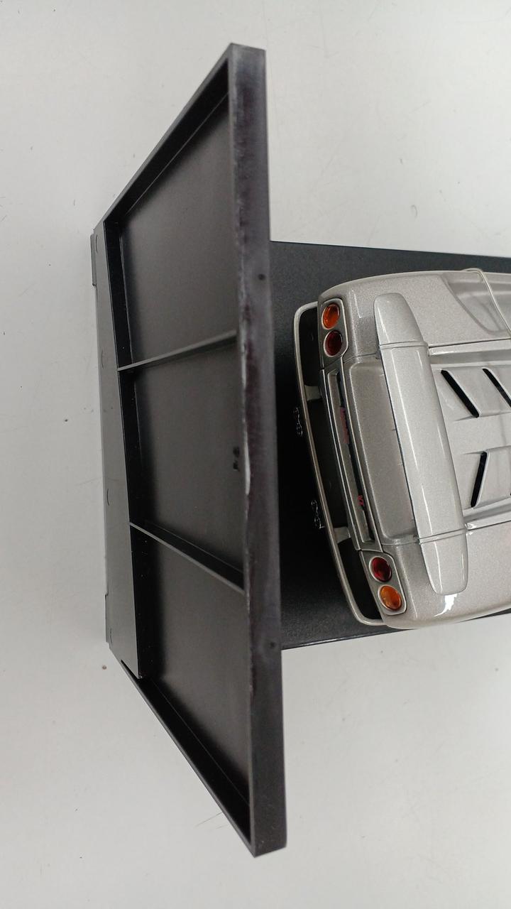Laden Sie das Bild in Galerie -Viewer, AUTOart 1/18 LAMBORGHINI DIABLO Scale Model Car– Used