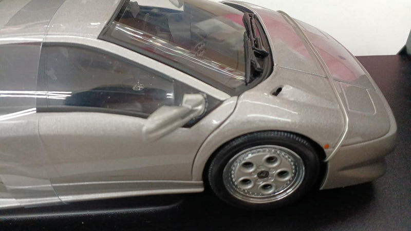 Laden Sie das Bild in Galerie -Viewer, AUTOart 1/18 LAMBORGHINI DIABLO Scale Model Car– Used