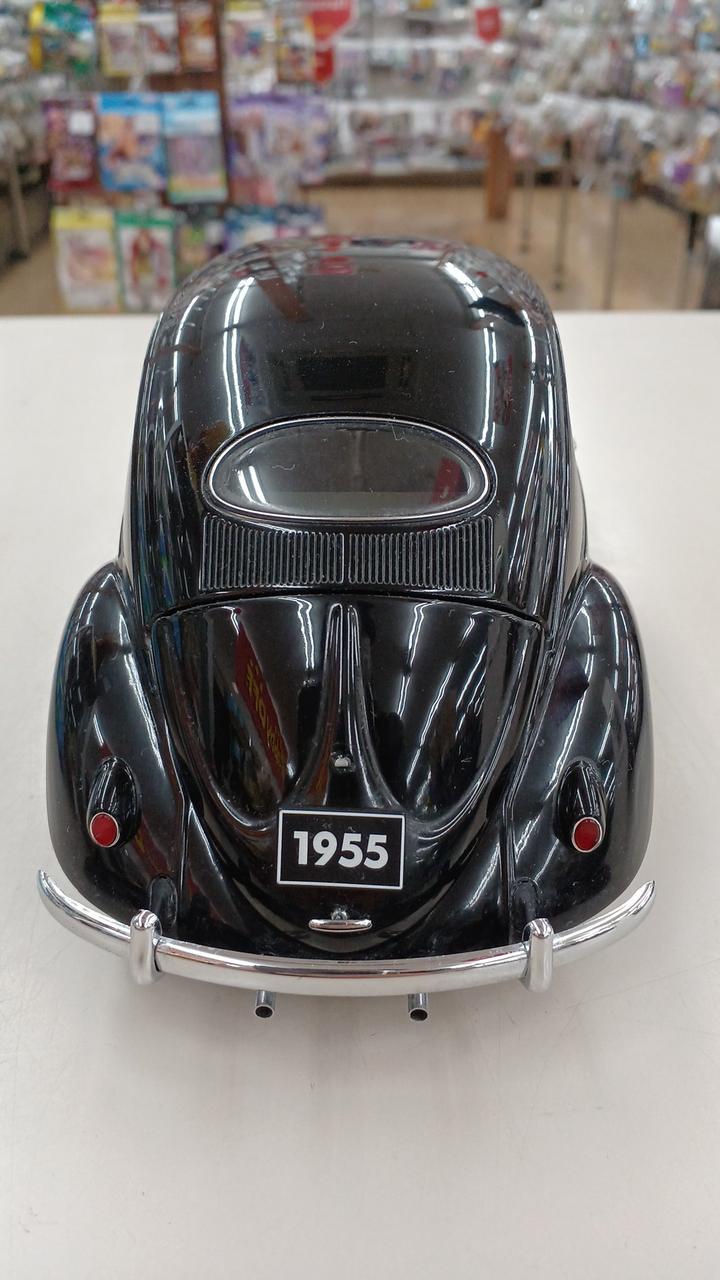 Load image into Gallery viewer, AUTOart VW BEETLE 1/18 Scale Model Car (Doors, Trunk, Hood Open)– Used