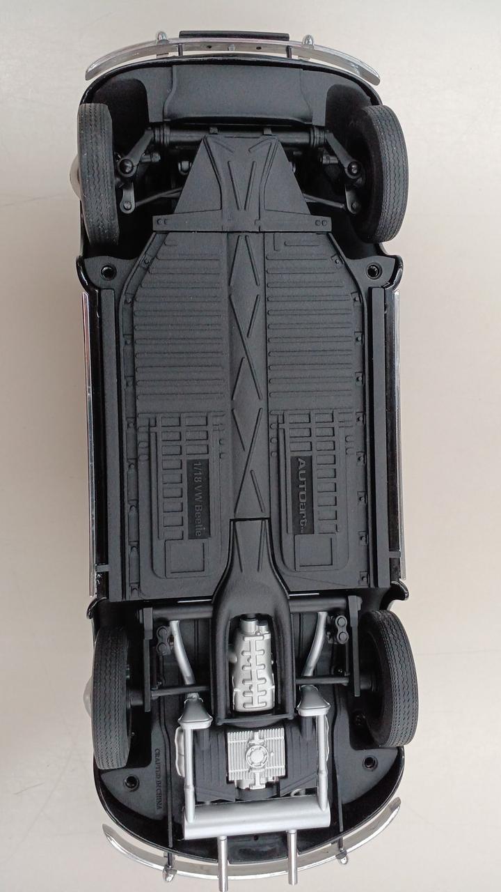 Load image into Gallery viewer, AUTOart VW BEETLE 1/18 Scale Model Car (Doors, Trunk, Hood Open)– Used