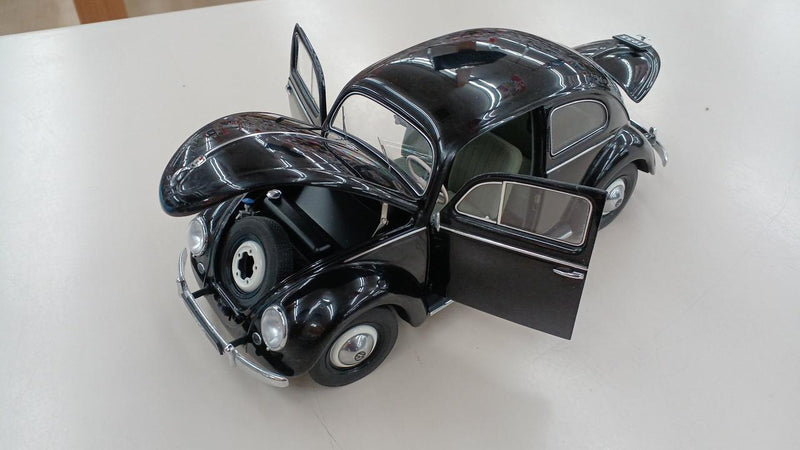 Load image into Gallery viewer, AUTOart VW BEETLE 1/18 Scale Model Car (Doors, Trunk, Hood Open)– Used