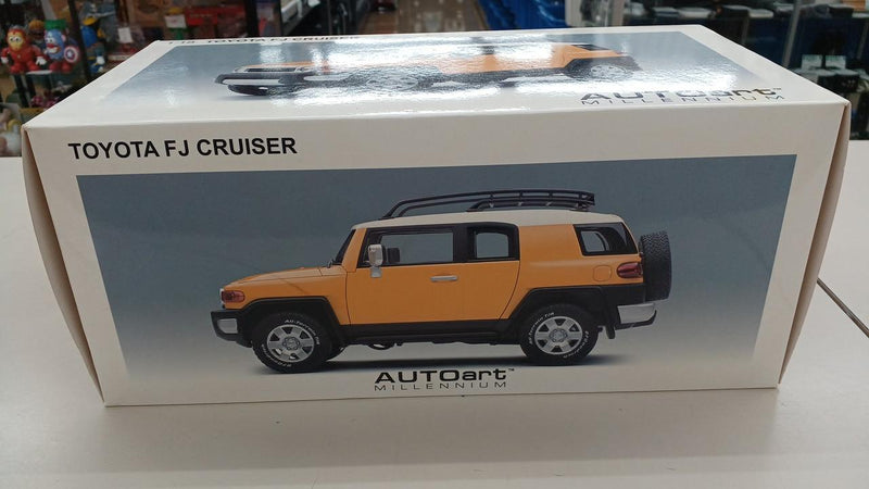 Load image into Gallery viewer, AUTOart TOYOTA FJ CRUISER 1/18 Scale Model Car– Used
